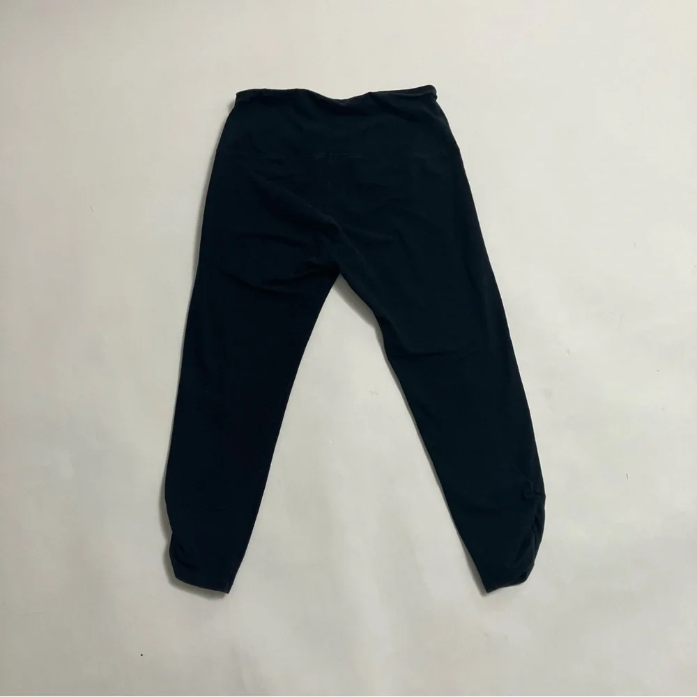 SOFT SURROUNDINGS ruched leg capri leggings - Picture 5 of 6